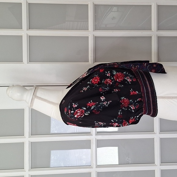 Band of Gypsies Cambridge Black Smocked Blouse Crop Top - Picture 4 of 16